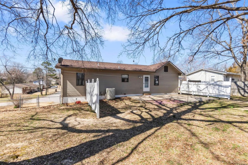 2400 National Avenue, Poplar Bluff, Missouri 63901, 4 Bedrooms Bedrooms, 7 Rooms Rooms,1 BathroomBathrooms,Residential,For Sale,National,MAR25015520