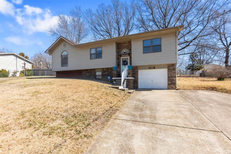 2400 National Avenue, Poplar Bluff, Missouri 63901, 4 Bedrooms Bedrooms, 7 Rooms Rooms,1 BathroomBathrooms,Residential,For Sale,National,MAR25015520