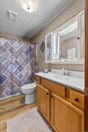 upper level full bathroom