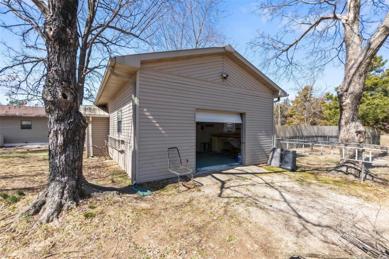 Shop/Garage