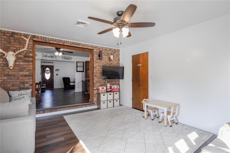 536 Hwy JJ, Ironton, Missouri 63650, 3 Bedrooms Bedrooms, 10 Rooms Rooms,1 BathroomBathrooms,Residential,For Sale,Hwy JJ,MAR24076902