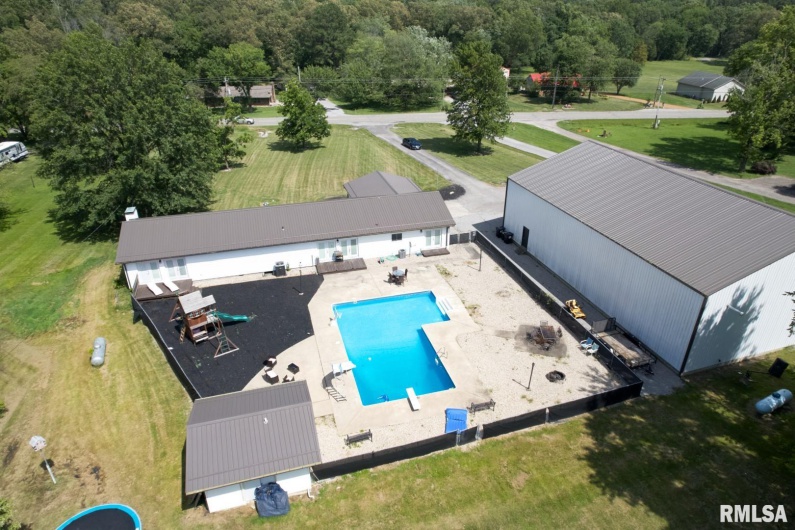 3995 Route 37, Marion, Illinois 62959, 5 Bedrooms Bedrooms, 0 ,3 BathroomsBathrooms,Residential,For Sale,Route 37,0,RMAEB455352