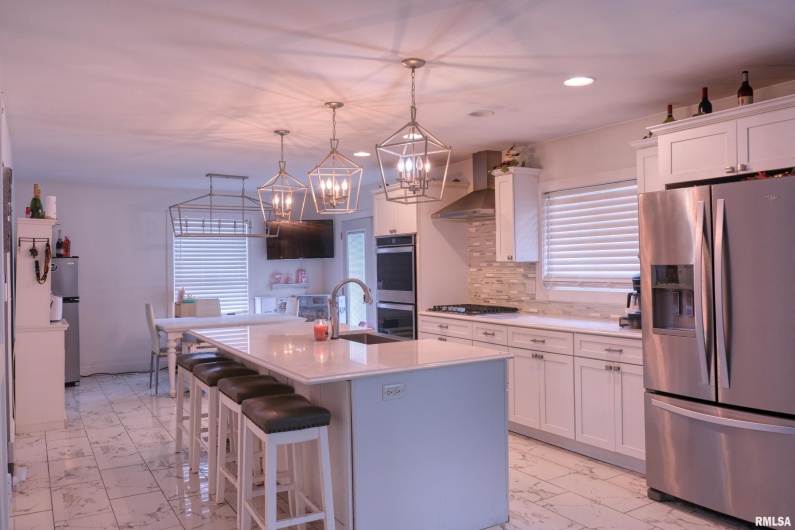 3995 Route 37, Marion, Illinois 62959, 5 Bedrooms Bedrooms, 0 ,3 BathroomsBathrooms,Residential,For Sale,Route 37,0,RMAEB455352