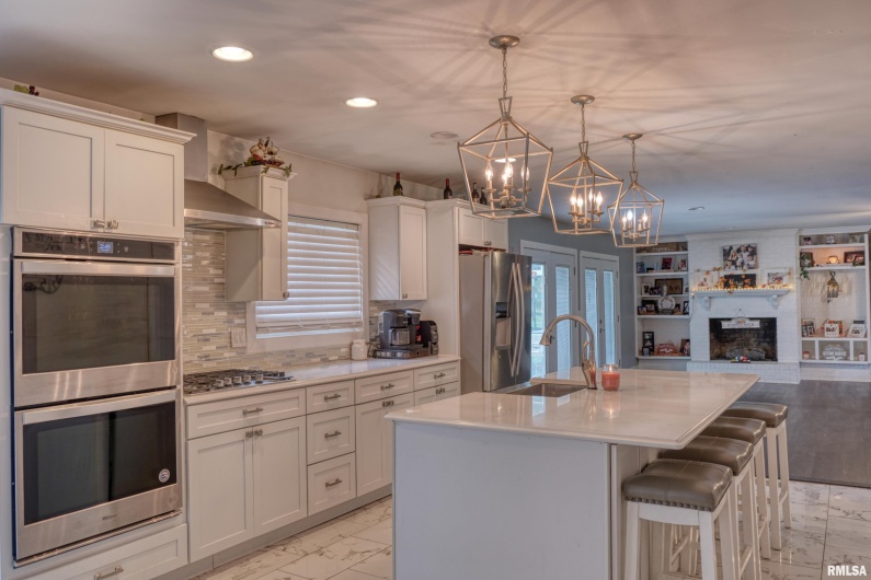3995 Route 37, Marion, Illinois 62959, 5 Bedrooms Bedrooms, 0 ,3 BathroomsBathrooms,Residential,For Sale,Route 37,0,RMAEB455352