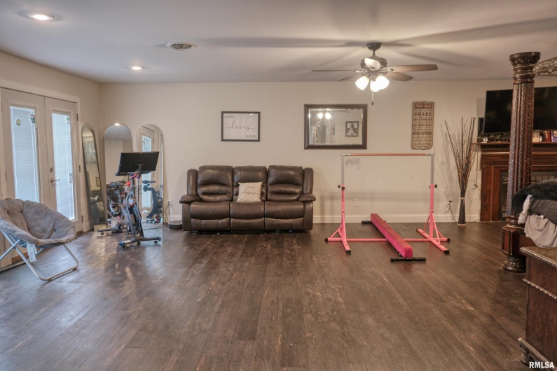 3995 Route 37, Marion, Illinois 62959, 5 Bedrooms Bedrooms, 0 ,3 BathroomsBathrooms,Residential,For Sale,Route 37,0,RMAEB455352