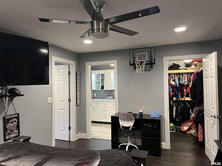 3995 Route 37, Marion, Illinois 62959, 5 Bedrooms Bedrooms, 0 ,3 BathroomsBathrooms,Residential,For Sale,Route 37,0,RMAEB455352