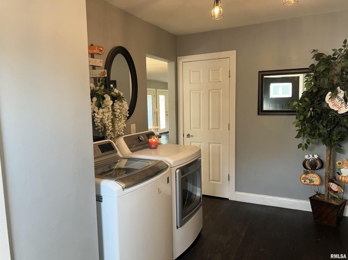 3995 Route 37, Marion, Illinois 62959, 5 Bedrooms Bedrooms, 0 ,3 BathroomsBathrooms,Residential,For Sale,Route 37,0,RMAEB455352