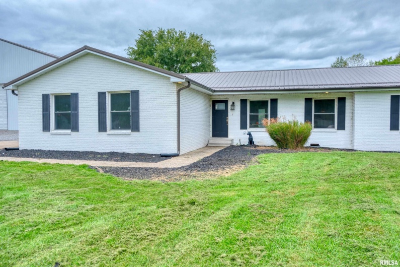 3995 Route 37, Marion, Illinois 62959, 5 Bedrooms Bedrooms, 0 ,3 BathroomsBathrooms,Residential,For Sale,Route 37,0,RMAEB455352