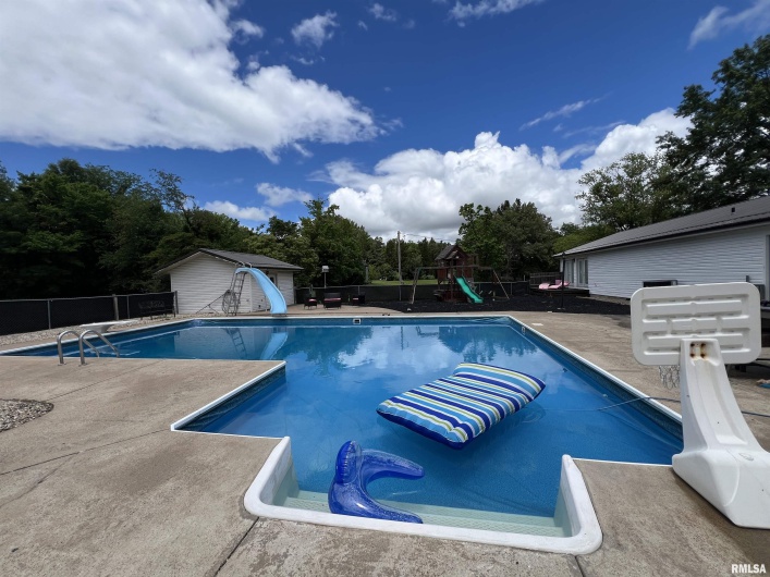 3995 Route 37, Marion, Illinois 62959, 5 Bedrooms Bedrooms, 0 ,3 BathroomsBathrooms,Residential,For Sale,Route 37,0,RMAEB455352