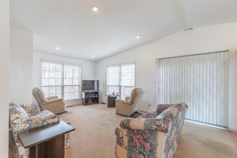 383 Red Robin, Poplar Bluff, Missouri 63901, 4 Bedrooms Bedrooms, 9 Rooms Rooms,3 BathroomsBathrooms,Residential,For Sale,Red Robin,MAR25015403