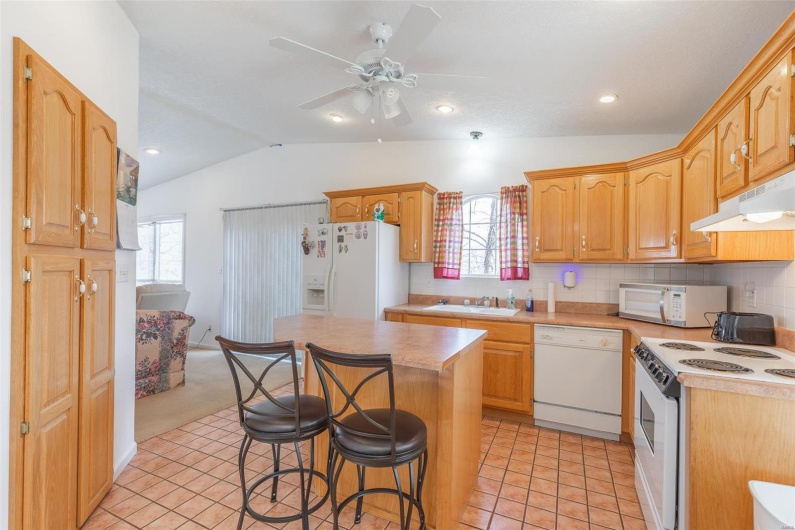 383 Red Robin, Poplar Bluff, Missouri 63901, 4 Bedrooms Bedrooms, 9 Rooms Rooms,3 BathroomsBathrooms,Residential,For Sale,Red Robin,MAR25015403