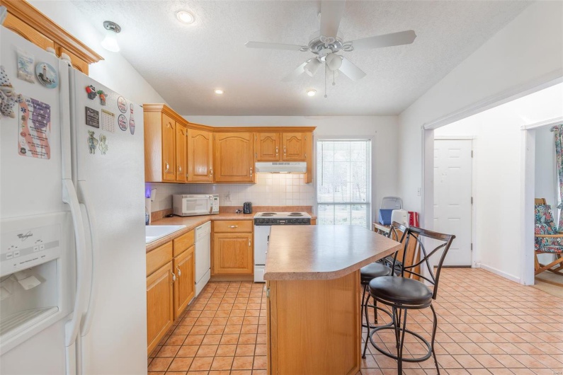 383 Red Robin, Poplar Bluff, Missouri 63901, 4 Bedrooms Bedrooms, 9 Rooms Rooms,3 BathroomsBathrooms,Residential,For Sale,Red Robin,MAR25015403