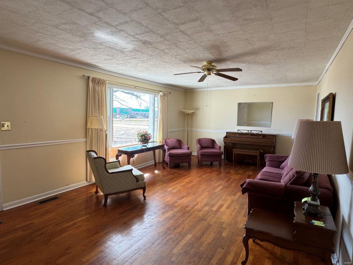 1301 Douglas, Malden, Missouri 63863, 3 Bedrooms Bedrooms, 8 Rooms Rooms,2 BathroomsBathrooms,Residential,For Sale,Douglas,MAR25015938