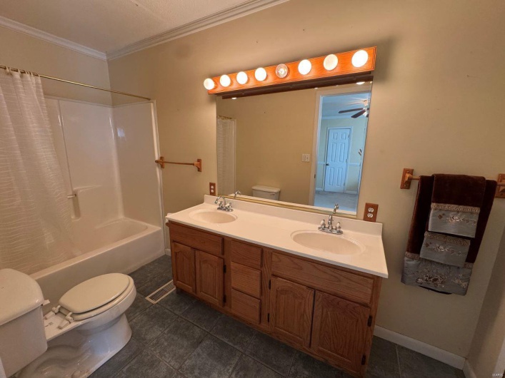 1301 Douglas, Malden, Missouri 63863, 3 Bedrooms Bedrooms, 8 Rooms Rooms,2 BathroomsBathrooms,Residential,For Sale,Douglas,MAR25015938