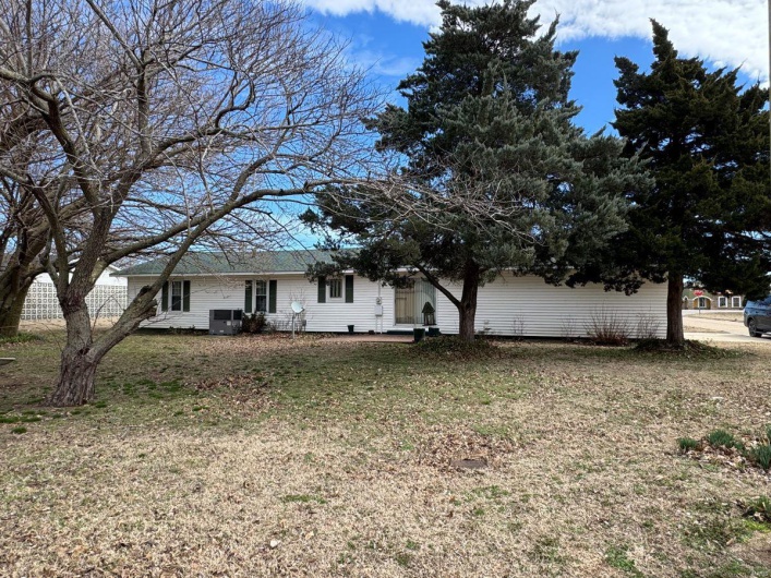 1301 Douglas, Malden, Missouri 63863, 3 Bedrooms Bedrooms, 8 Rooms Rooms,2 BathroomsBathrooms,Residential,For Sale,Douglas,MAR25015938