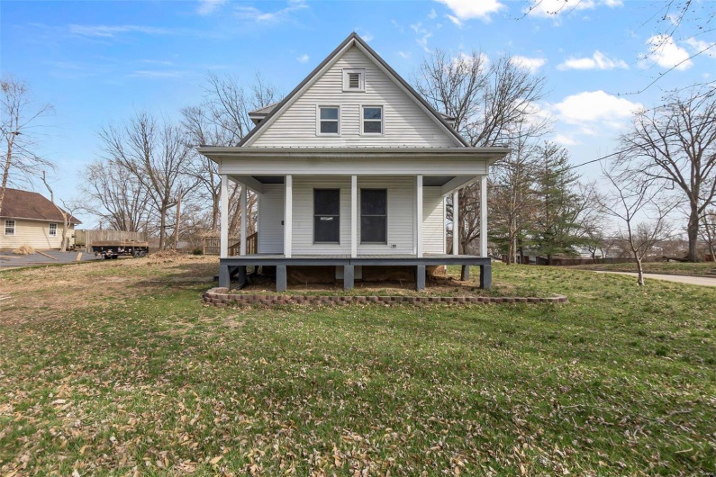 304 Morgan Street, Jackson, Missouri 63755, 3 Bedrooms Bedrooms, 10 Rooms Rooms,2 BathroomsBathrooms,Residential,For Sale,Morgan,MAR25016010