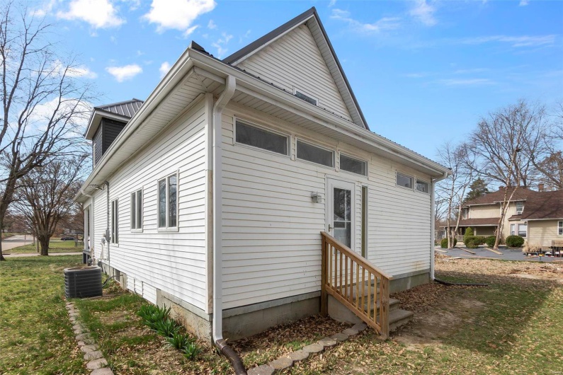 304 Morgan Street, Jackson, Missouri 63755, 3 Bedrooms Bedrooms, 10 Rooms Rooms,2 BathroomsBathrooms,Residential,For Sale,Morgan,MAR25016010