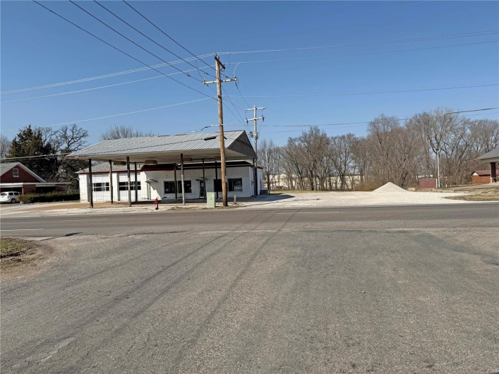 425 W Market St, Red Bud, Illinois 62278, ,Commercial Sale,For Sale,W Market St,MAR25015264