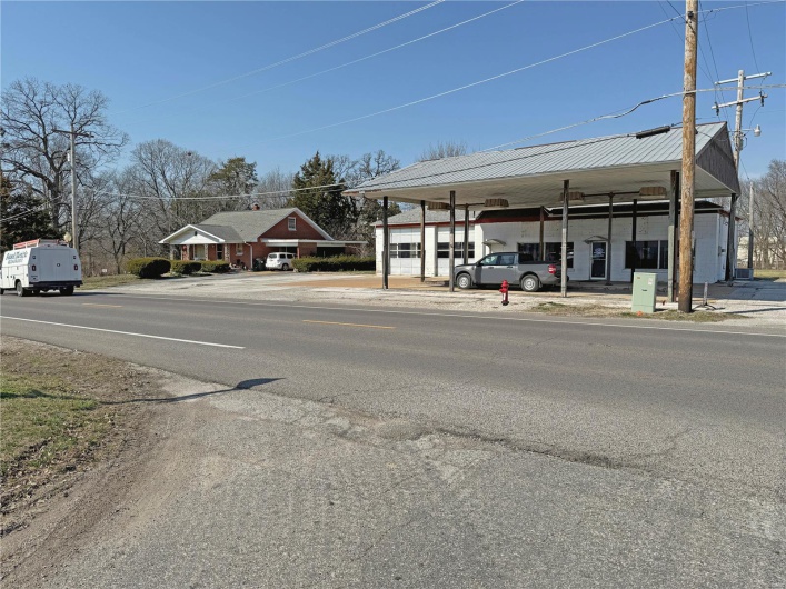 425 W Market St, Red Bud, Illinois 62278, ,Commercial Sale,For Sale,W Market St,MAR25015264
