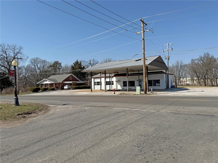425 W Market St, Red Bud, Illinois 62278, ,Commercial Sale,For Sale,W Market St,MAR25015264