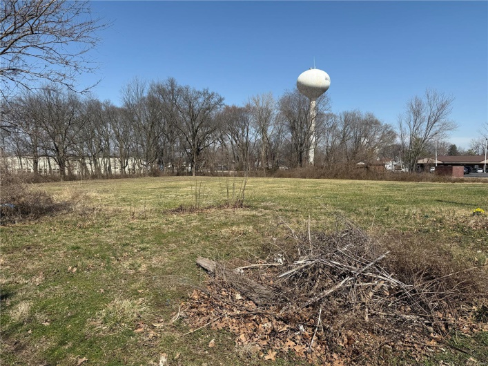 425 W Market St, Red Bud, Illinois 62278, ,Commercial Sale,For Sale,W Market St,MAR25015264