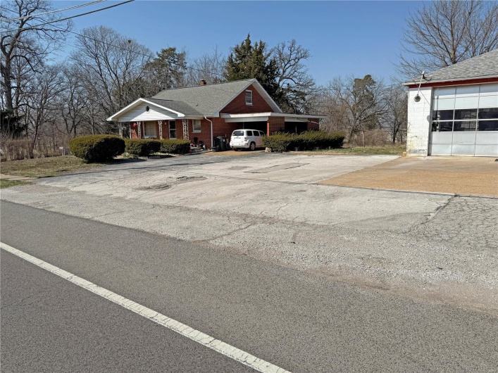 425 W Market St, Red Bud, Illinois 62278, ,Commercial Sale,For Sale,W Market St,MAR25015264
