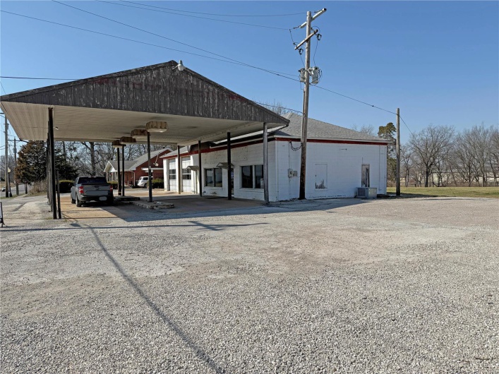 425 W Market St, Red Bud, Illinois 62278, ,Commercial Sale,For Sale,W Market St,MAR25015264