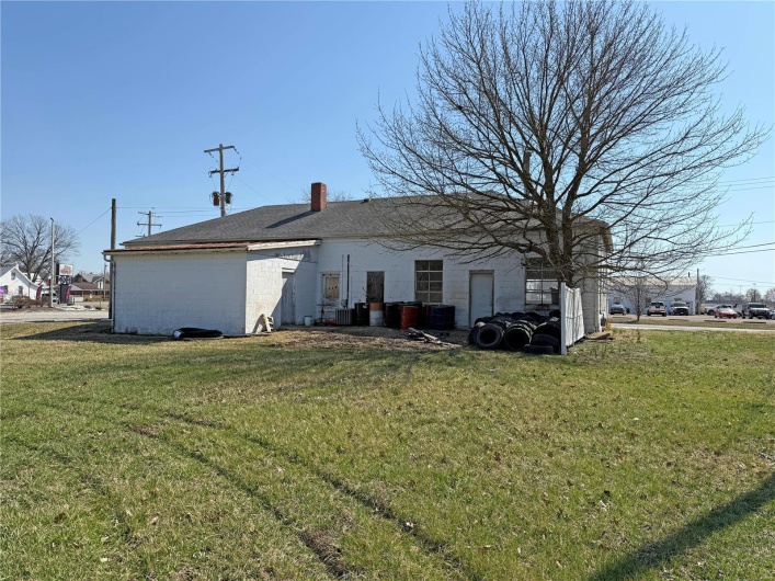 425 W Market St, Red Bud, Illinois 62278, ,Commercial Sale,For Sale,W Market St,MAR25015264