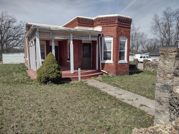 411 Desloge Drive, Desloge, Missouri 63601, 3 Bedrooms Bedrooms, 7 Rooms Rooms,1 BathroomBathrooms,Residential,For Sale,Desloge,MAR25016375