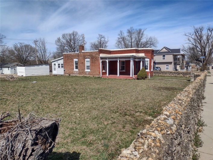 411 Desloge Drive, Desloge, Missouri 63601, 3 Bedrooms Bedrooms, 7 Rooms Rooms,1 BathroomBathrooms,Residential,For Sale,Desloge,MAR25016375