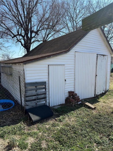 104 Selma Street, Sikeston, Missouri 63801, 2 Bedrooms Bedrooms, 5 Rooms Rooms,1 BathroomBathrooms,Residential,For Sale,Selma,MAR25016400