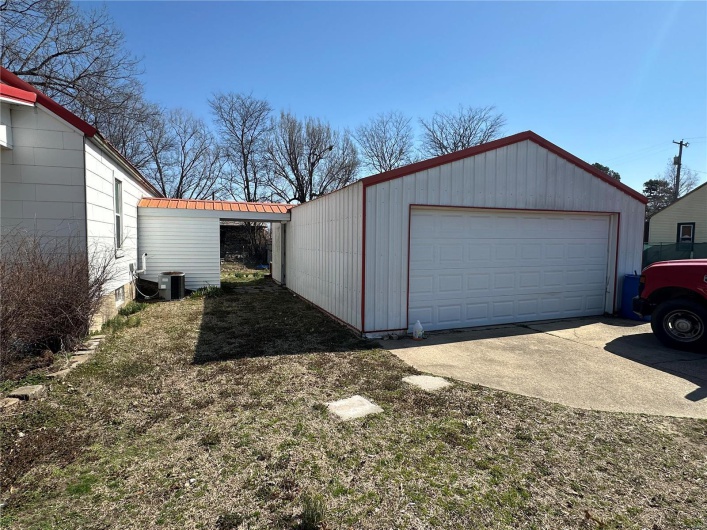 104 Selma Street, Sikeston, Missouri 63801, 2 Bedrooms Bedrooms, 5 Rooms Rooms,1 BathroomBathrooms,Residential,For Sale,Selma,MAR25016400