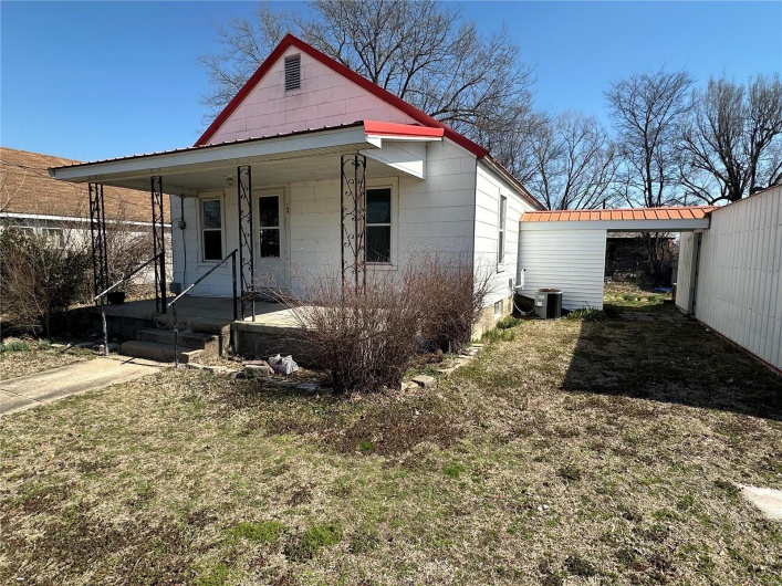 104 Selma Street, Sikeston, Missouri 63801, 2 Bedrooms Bedrooms, 5 Rooms Rooms,1 BathroomBathrooms,Residential,For Sale,Selma,MAR25016400