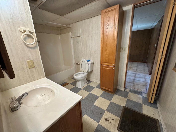 104 Selma Street, Sikeston, Missouri 63801, 2 Bedrooms Bedrooms, 5 Rooms Rooms,1 BathroomBathrooms,Residential,For Sale,Selma,MAR25016400