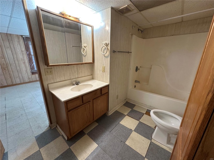 104 Selma Street, Sikeston, Missouri 63801, 2 Bedrooms Bedrooms, 5 Rooms Rooms,1 BathroomBathrooms,Residential,For Sale,Selma,MAR25016400