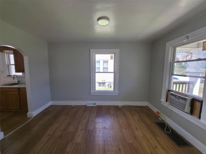 427 Louisiana Street, Cape Girardeau, Missouri 63703, 2 Bedrooms Bedrooms, 5 Rooms Rooms,1 BathroomBathrooms,Residential,For Sale,Louisiana,MAR25016431