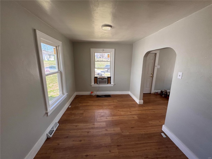 427 Louisiana Street, Cape Girardeau, Missouri 63703, 2 Bedrooms Bedrooms, 5 Rooms Rooms,1 BathroomBathrooms,Residential,For Sale,Louisiana,MAR25016431