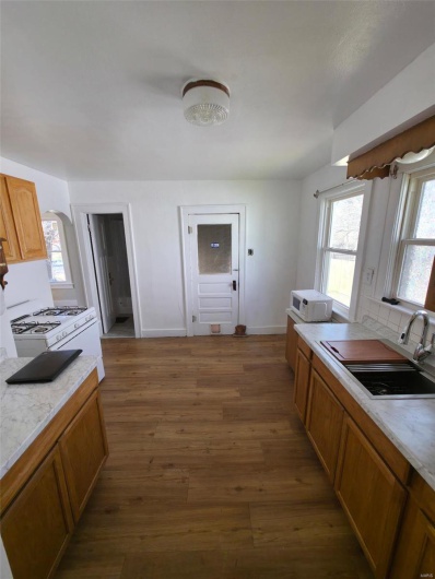 427 Louisiana Street, Cape Girardeau, Missouri 63703, 2 Bedrooms Bedrooms, 5 Rooms Rooms,1 BathroomBathrooms,Residential,For Sale,Louisiana,MAR25016431