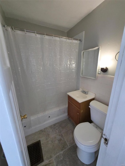 427 Louisiana Street, Cape Girardeau, Missouri 63703, 2 Bedrooms Bedrooms, 5 Rooms Rooms,1 BathroomBathrooms,Residential,For Sale,Louisiana,MAR25016431