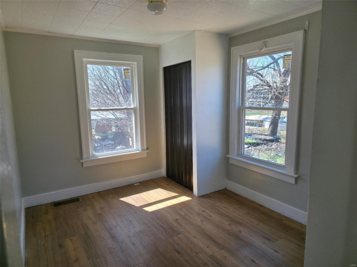 427 Louisiana Street, Cape Girardeau, Missouri 63703, 2 Bedrooms Bedrooms, 5 Rooms Rooms,1 BathroomBathrooms,Residential,For Sale,Louisiana,MAR25016431