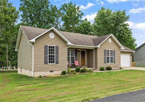 975 Sunny Valley Lane, Poplar Bluff, Missouri 63901, 3 Bedrooms Bedrooms, 8 Rooms Rooms,2 BathroomsBathrooms,Residential,For Sale,Sunny Valley Lane,MAR25016417