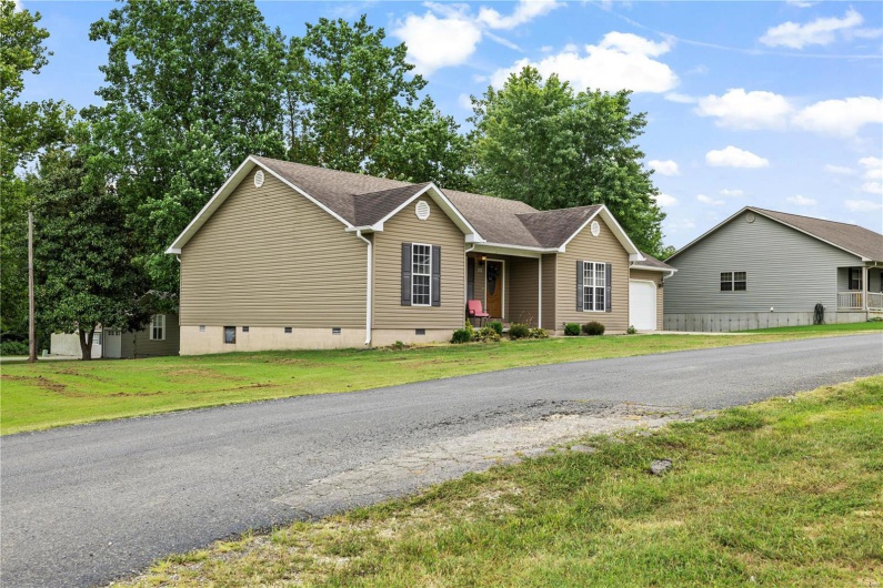 975 Sunny Valley Lane, Poplar Bluff, Missouri 63901, 3 Bedrooms Bedrooms, 8 Rooms Rooms,2 BathroomsBathrooms,Residential,For Sale,Sunny Valley Lane,MAR25016417