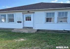 1521 GRACE Street, Murphysboro, Illinois 62966, 3 Bedrooms Bedrooms, 0 ,1 BathroomBathrooms,Residential,For Sale,GRACE,0,RMAEB450625