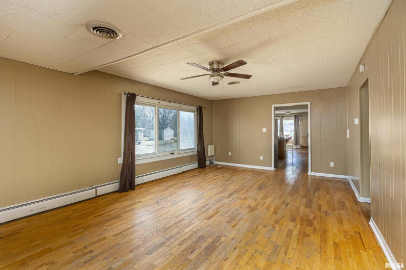 1500 TYLER Street, Herrin, Illinois 62948, 3 Bedrooms Bedrooms, 0 ,2 BathroomsBathrooms,Residential,For Sale,TYLER,0,RMAQC4261434
