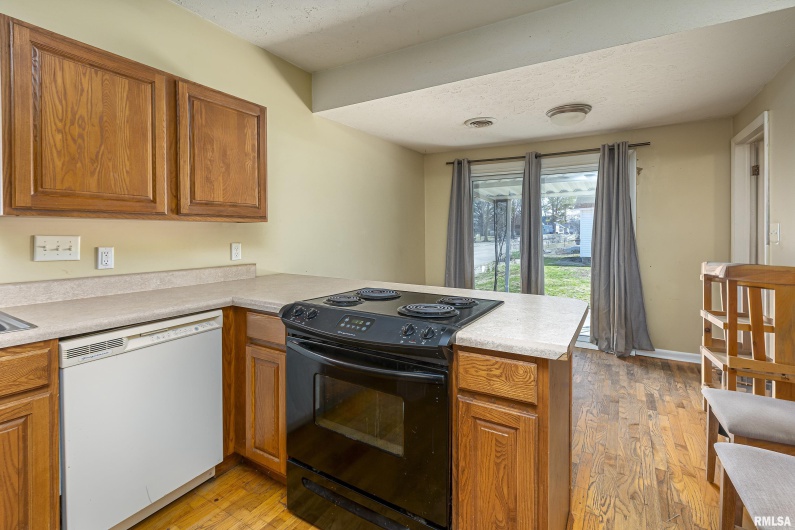 1500 TYLER Street, Herrin, Illinois 62948, 3 Bedrooms Bedrooms, 0 ,2 BathroomsBathrooms,Residential,For Sale,TYLER,0,RMAQC4261434