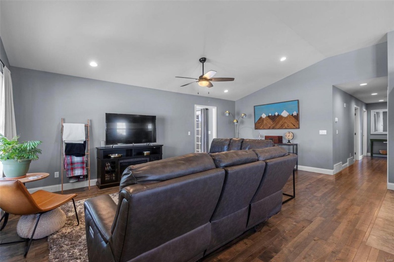602 County Road 441, Jackson, Missouri 63755, 5 Bedrooms Bedrooms, 5 Rooms Rooms,3 BathroomsBathrooms,Residential,For Sale,County Road 441,MAR25016560