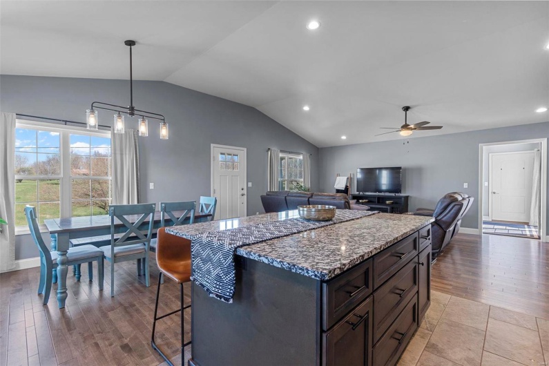 602 County Road 441, Jackson, Missouri 63755, 5 Bedrooms Bedrooms, 5 Rooms Rooms,3 BathroomsBathrooms,Residential,For Sale,County Road 441,MAR25016560