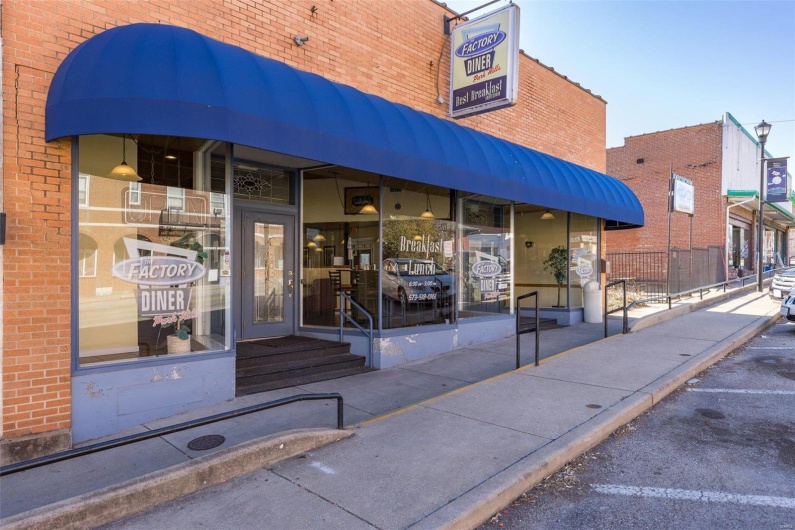 239 Main, Park Hills, Missouri 63601, ,Commercial Sale,For Sale,Main,MAR25016778