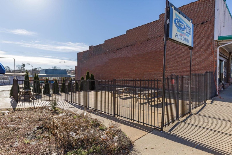 239 Main, Park Hills, Missouri 63601, ,Commercial Sale,For Sale,Main,MAR25016778
