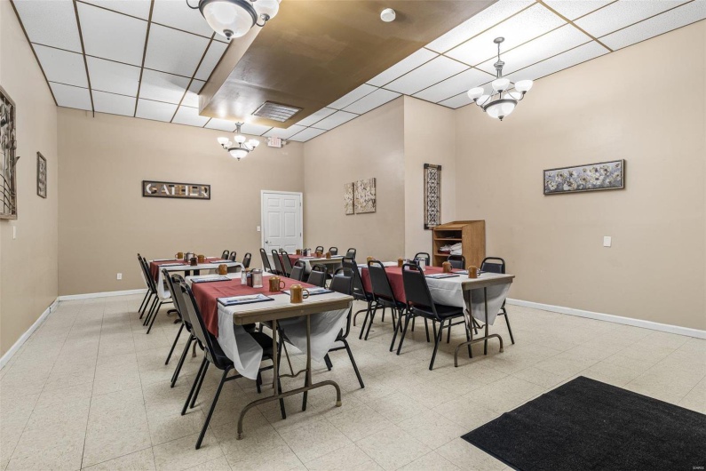 239 Main, Park Hills, Missouri 63601, ,Commercial Sale,For Sale,Main,MAR25016778